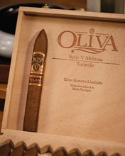 
                      
                        画像をギャラリービューアに読み込む, Oliva Serie V Melanio Torpedo
                      
                    