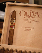 
                      
                        Load image into Gallery viewer, Oliva Serie V Melanio Torpedo
                      
                    