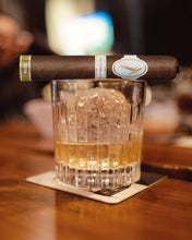 
                      
                        Load image into Gallery viewer, Davidoff Dominicana Robusto
                      
                    
