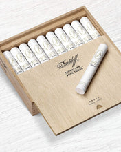 
                      
                        Load image into Gallery viewer, Davidoff Signature 2000 (Tubos)
                      
                    