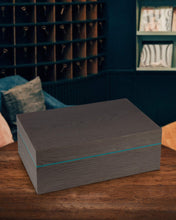 
                      
                        Load image into Gallery viewer, Zino Z80 Humidor (70 - 80 Cigars)
                      
                    