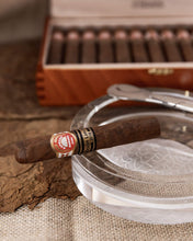 
                      
                        Load image into Gallery viewer, H. Upmann Propios Edición Limitada 2018
                      
                    