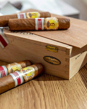 
                      
                        Load image into Gallery viewer, Bolívar Short Bolívar Edición Regional Andorra 2017
                      
                    