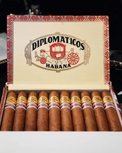 
                      
                        Load image into Gallery viewer, Diplomáticos Norteños Edición Regional Canadá 2018
                      
                    