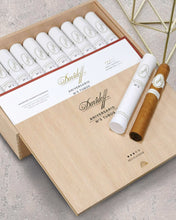 
                      
                        Load image into Gallery viewer, Davidoff Aniversario No. 3 (Tubos)
                      
                    