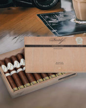 
                      
                        Load image into Gallery viewer, Davidoff Dominicana Robusto
                      
                    