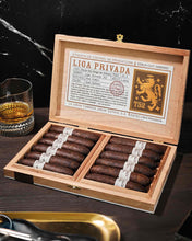 
                      
                        Load image into Gallery viewer, Drew Estate Liga Privada T52 Flying Pig
                      
                    
