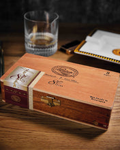 
                      
                        Load image into Gallery viewer, Padron 1926 80 Years Maduro
                      
                    