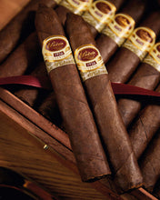 
                      
                        Load image into Gallery viewer, Padron 1926 No. 2 Natural
                      
                    