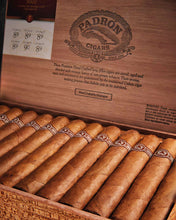 
                      
                        Load image into Gallery viewer, Padron 5000 Natural
                      
                    