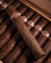 
                      
                        Load image into Gallery viewer, Padron 7000 Maduro
                      
                    