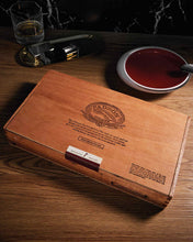 
                      
                        Load image into Gallery viewer, Padron 7000 Maduro
                      
                    