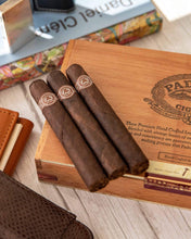 
                      
                        Load image into Gallery viewer, Padron 2000 Maduro
                      
                    