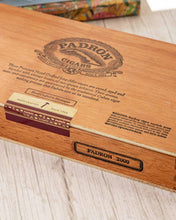 
                      
                        Load image into Gallery viewer, Padron 2000 Maduro
                      
                    
