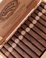 
                      
                        Load image into Gallery viewer, Padron 2000 Maduro
                      
                    