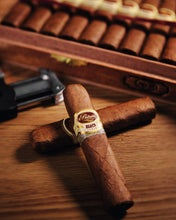 
                      
                        Load image into Gallery viewer, Padron 1926 No. 35 Natural
                      
                    