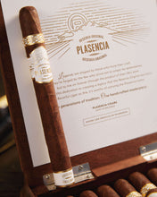 
                      
                        Load image into Gallery viewer, Plasencia Reserva Original Churchill
                      
                    