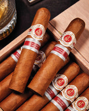 
                      
                        Load image into Gallery viewer, La Flor de Cano Mágicos Edición Regional España 2018
                      
                    