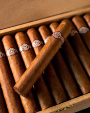 
                      
                        Load image into Gallery viewer, Montecristo Edmundos (2011 Vintage)
                      
                    