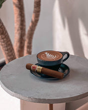 
                      
                        Load image into Gallery viewer, Romeo y Julieta Short Churchills
                      
                    