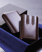 
                      
                        Load image into Gallery viewer, S.T. Dupont Triple Cigar Leather Case
                      
                    
