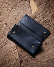 
                      
                        Load image into Gallery viewer, Davidoff TD 700 Black Leather Tobacco Pouch
                      
                    
