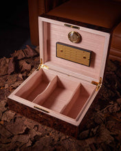 
                      
                        Load image into Gallery viewer, Elie Bleu Classic Woods &quot;Walnut burl&quot; Humidor (75 Cigars)
                      
                    