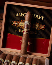
                      
                        Load image into Gallery viewer, Alec Bradley The Lineage Family Blend 665
                      
                    