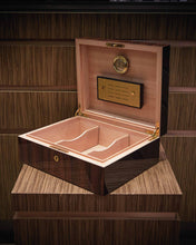
                      
                        Load image into Gallery viewer, Elie Bleu Classic Woods &quot;Green Ebony&quot; Humidor (75 Cigars)
                      
                    